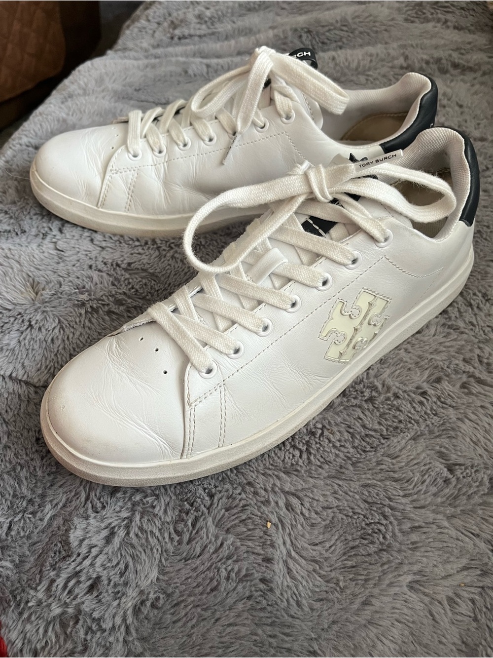 Tory Burch White Leather , T logo Low-Top Sneakers with Black Heel Tab Sz 9